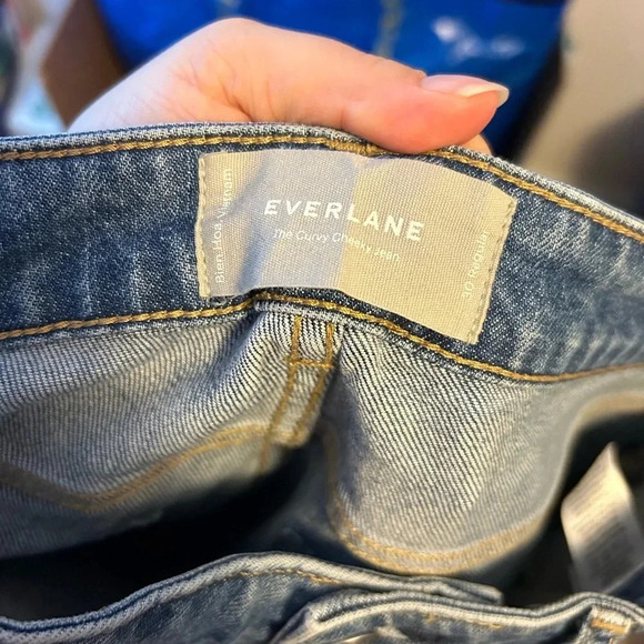 EVERLANE CURVY CHEEKY JEANS - Picture 3 of 4